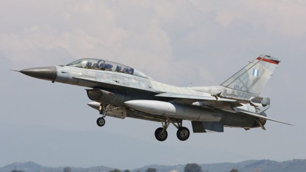 مقاتلة يونانية