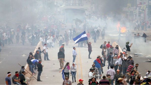 احتجاجات ضخمة ضد الرئيس خوان أورلاندو هيرنانديز.