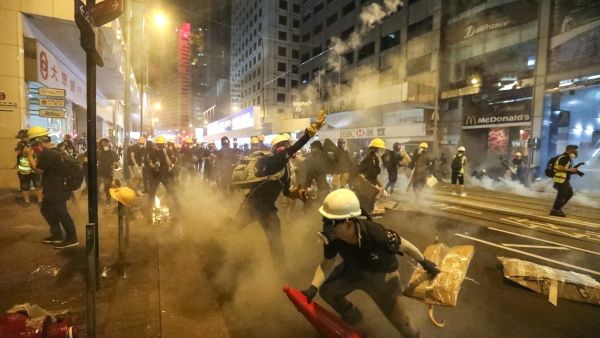 بكين تتهم بريطانيا بتأجيج حركة الاحتجاج في هونغ كونغ