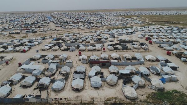 نحو 800 امرأة وطفل سيغادرون مخيم الهول للنازحين