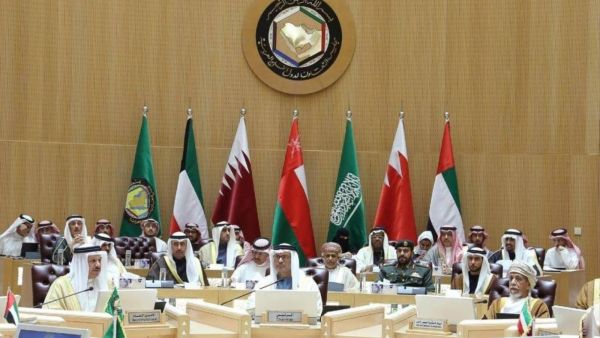 انطلقت القمة الخليجية الـ 40 في العاصمة السعودية الرياض، الثلاثاء، برئاسة الملك سلمان بن عبد العزيز