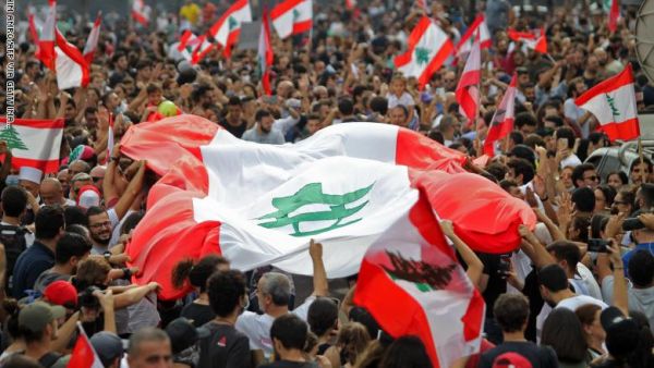 متظاهرون لبنانيون