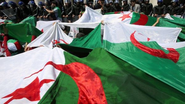 القضاء الجزائري يواصل النظر بقضايا الفساد في عهد الرئيس السابق عبد العزيز بوتفليقة