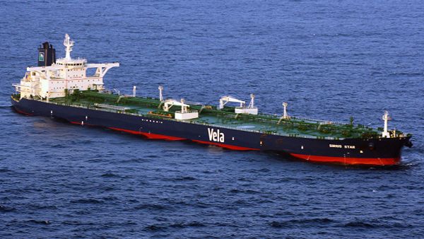 الصين تتوقف عن شراء النفط من إيران مع سريان العقوبات الأمريكية