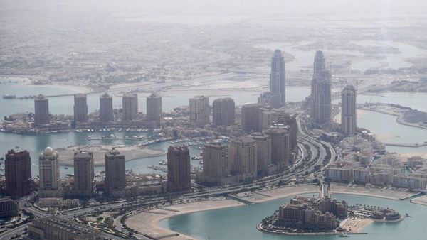 يسمح للاجئ السياسي بالعمل في الدولة، باستثناء الوظائف التي تتعلق بأمن البلاد