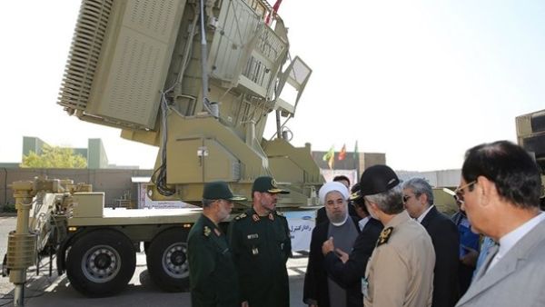  روحاني خلال مراسم إزاحة الستار عن منظومة "باور- 373" الصاروخية للدفاع الجوي