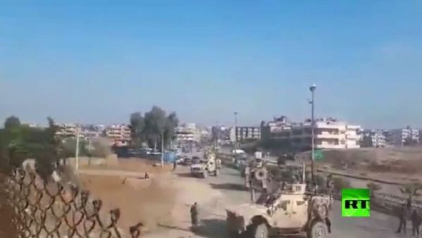 قطعت الطريق أمام رتل أمريكي كان يمر قرب مطار القامشلي الدولي