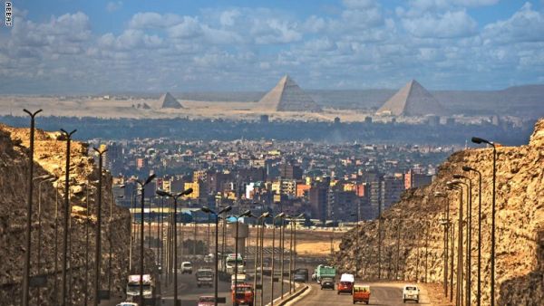 ألسنة لهب تتصاعد من الأرض في مصر وتثير حالة من الرعب!