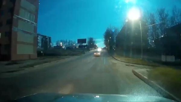 انفجار نيزك يضيء سماء روسيا 