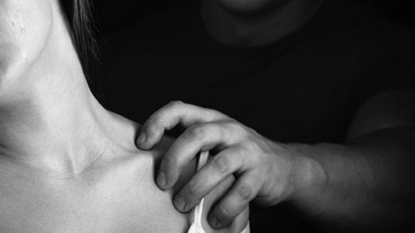 أوهموها بأنهم من شركة الغاز.. سرقة وهتك عرض وتفاصيل صادمة