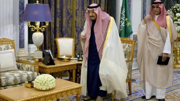 Saudi King Salman bin Abdulaziz (L) is pictured before a meeting with the US secretary of state at the Royal Court in Riyadh on February 20, 2020. / AFP / POOL / ANDREW CABALLERO-REYNOLDS Saudi Arabia's King Salman Discharged From Hospital