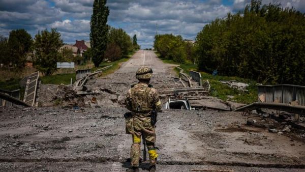 At Least 260 Ukrainian Soldiers Evacuated From Azovstal Steel Plant