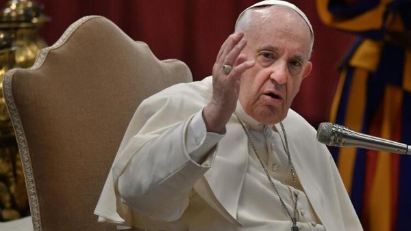 Ukrainian President Zelensky Invites Pope to Kyiv