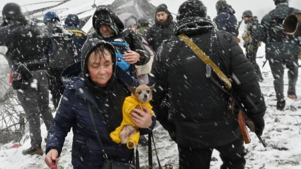 Civilians Trapped in Mariupol Amid Russian Attacks