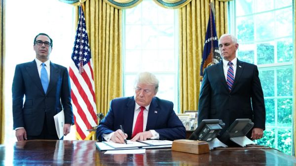 US President Donald Trump signs with US Vice President Mike Pence(R) and US Secretary of Treasury Steven Mnuchin at the White House on June 24, 2019, 'hard-hitting sanctions' on Iran's supreme leader. (MANDEL NGAN / AFP)