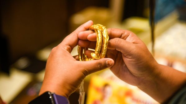 Gold prices drop to $2,718 per ounce