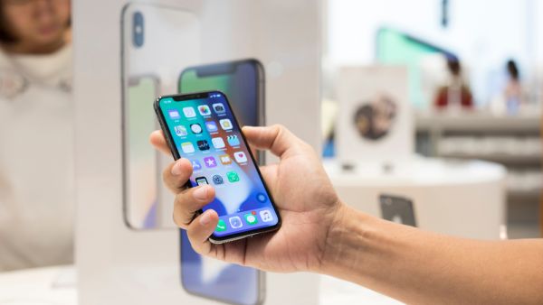 Apple Releases White Paper Highlighting Dark Side of Sideloading