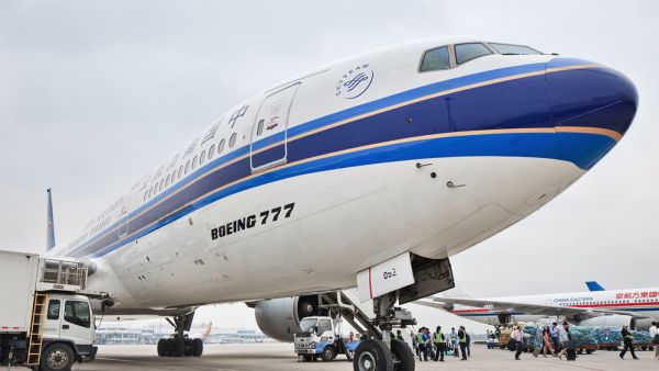 Boeing Tests Ultraviolet Disinfection for Plane Cabins