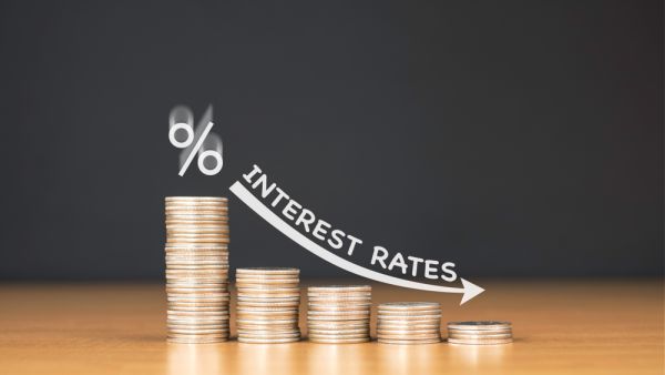 Investors believe the Fed will cut rates once over the course of next year, according to CME Group. (Shutterstock) Will the Global Interest Rates Remain Low this Year?
