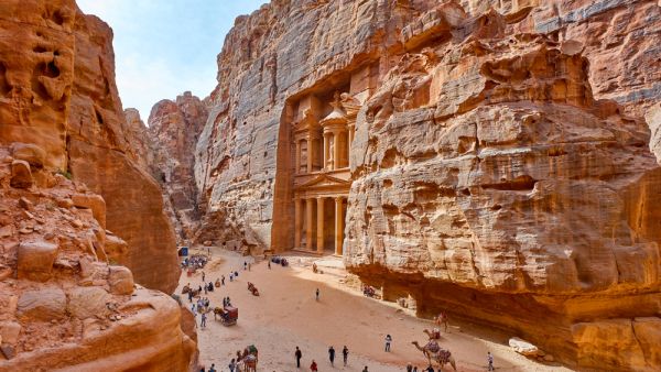 JREEEF is scheduled to implement the project in 10 Aqaba hotels during 2019 and 2020, while execution in the remaining 30 hotels will be done at a “later stage”.