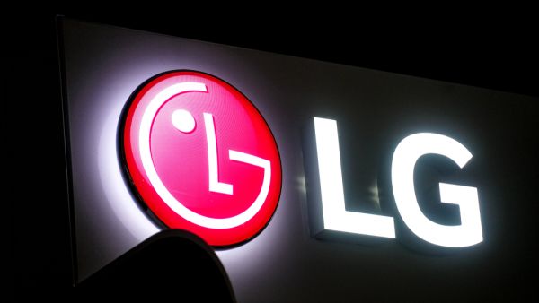 LG Mulls Beefing Up Relationship with Apple