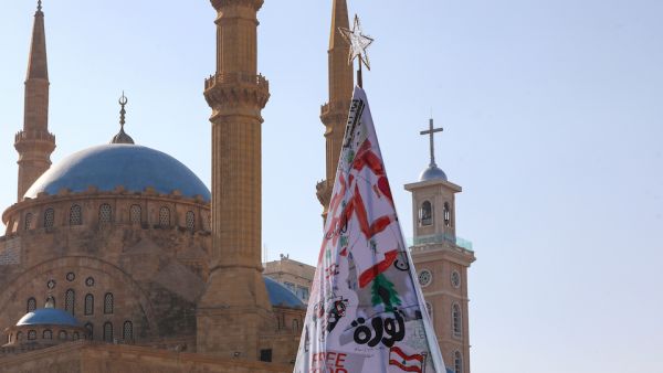 As Lebanon's protest movement enters its third month, the economic pinch is hurting everyone. (Shutterstock) Lebanese People Support Each Other While the Corrupt Rulers Remain in Their Seats