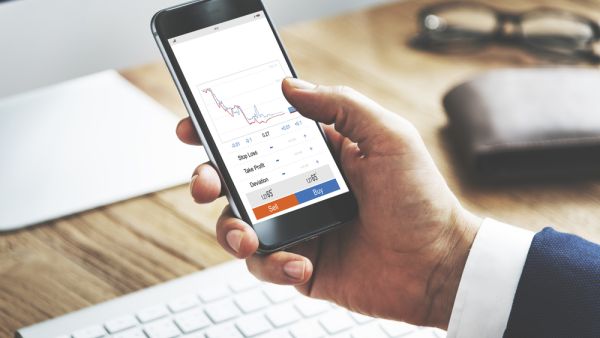 4 Perks of Mobile Trading and Investing