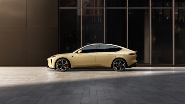 Chinese EV Nio Unveils New Sedan, AR Glasses