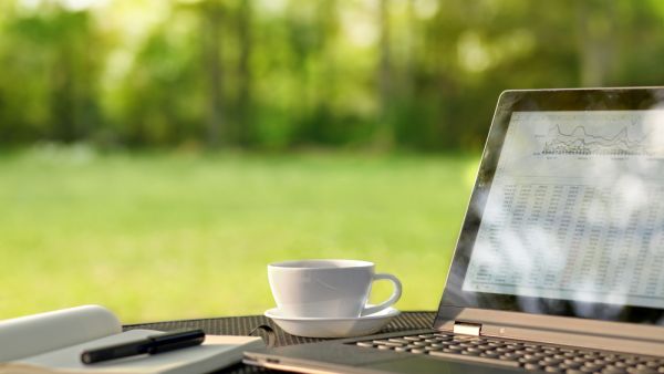 How To Transform Your Workplace to the Perfect Outdoor Workspace