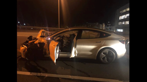 Tesla Car on Autopilot Crashes Into Police Car in US