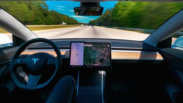 Paris Taxi Firm Suspends Use of Tesla Model 3 Cars