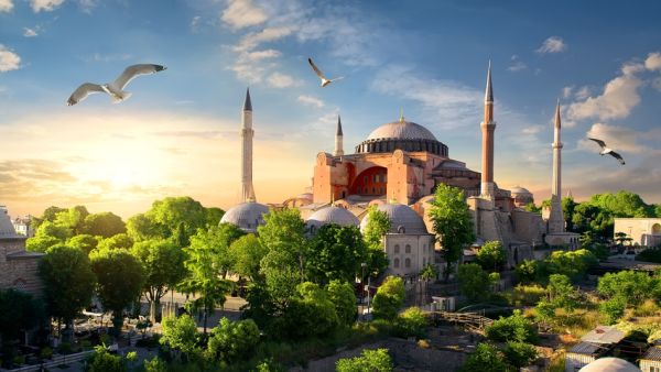 Iraqi citizens were top buyers of Turkish properties with 7,596 house sales. Iranians, Russians, Saudi Arabians and Afghans were among top five. (Shutterstock) Iraqi Top List Of Foreign Real Estate Buyers In Turkey