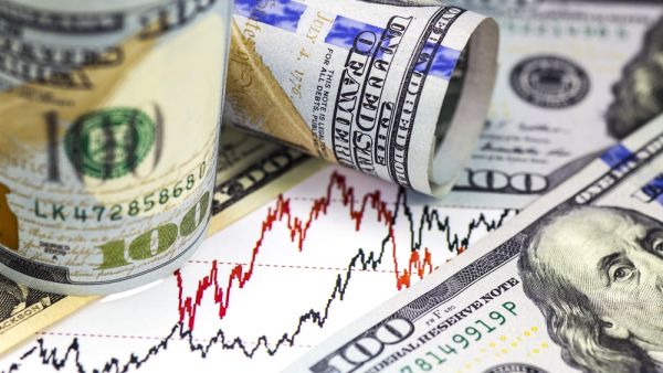 US Stocks Pause Rally While Treasuries and Gold Rise
