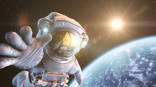 Bidder Pays $28 Million Ticket for Space Ride With Amazon's Bezos