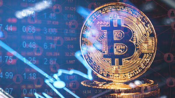 أسعار العملات الرقمية: البيتكوين يتعافى إلى 43 ألف دولار