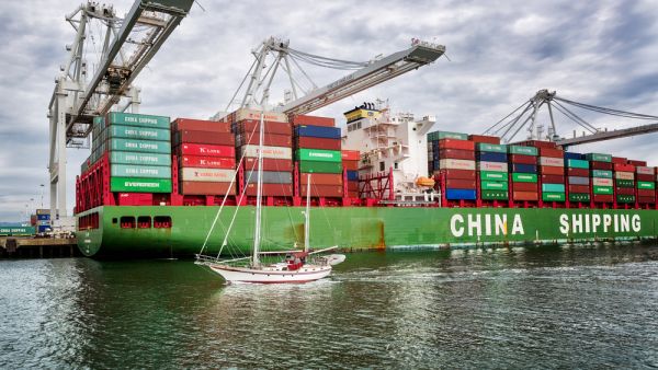 Chinese companies also signed $35.6 billion worth new contracts for construction projects in Arab countries and invested $1.2 billion directly in Arab countries during the same year.