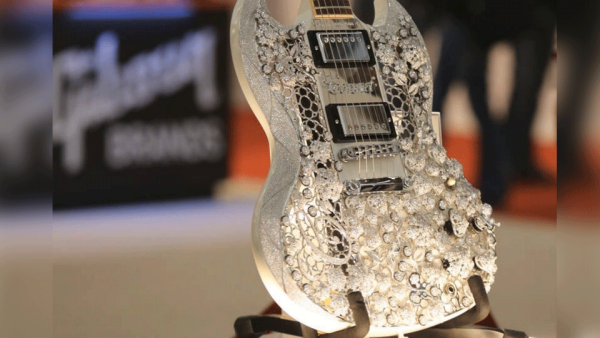 The guitar which is named the "Eden of Coronet" was designed by Mark Lui.
