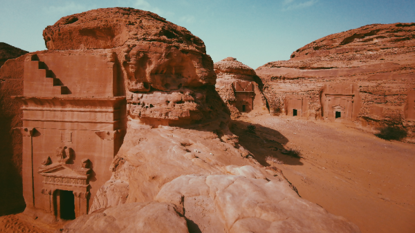 العلا، المملكة العربية السعودية. العلا ترحب بالزوار في سابقة أولى من نوعها عالمياً مع رحلة "متحف السماء" على متن الخطوط السعودية