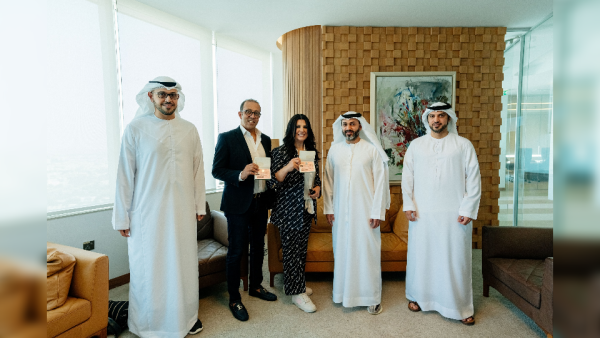 أبوظبي تمنح الإقامة الذهبية للإعلامية المصرية منى الشاذلي