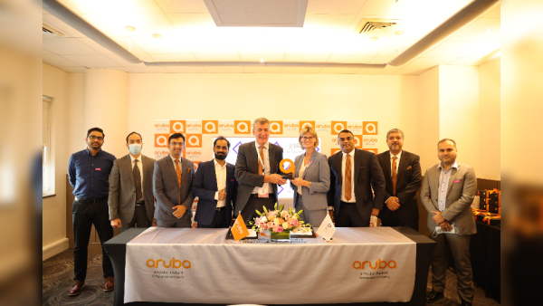 Executives of Al Ghurair Investment and HPE Aruba at GITEX 2021. Al Ghurair Selects Aruba to Create a Platform for Digital Transformation, Cultural Change and new Business Opportunities