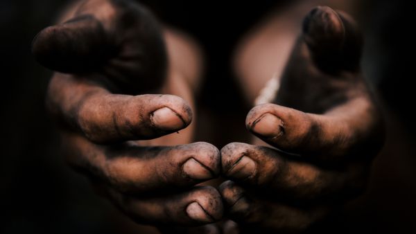 Poverty Rates in Iraq, Iran Soar Due to COVID-19