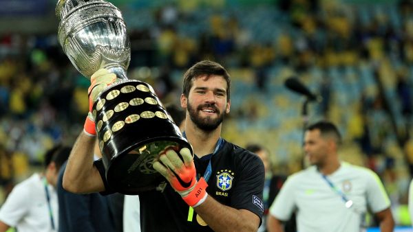 أليسون بيكر