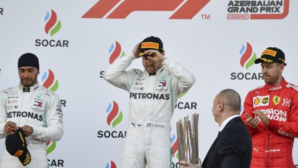 رئيس آذربيجان يتوج بوتاس بطلاً