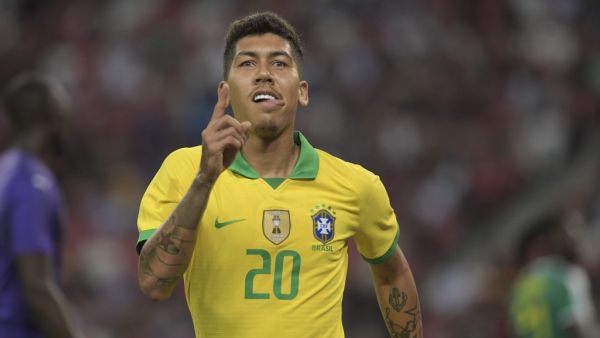 فيرمينو يحتفل بهدفه