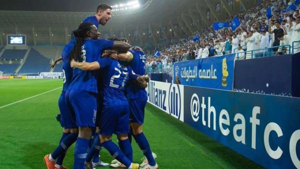 الهلال إلى المربع الذهبي