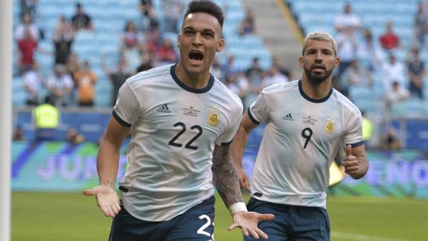 لاوتارو يحتفل بهدفه في شباك قطر