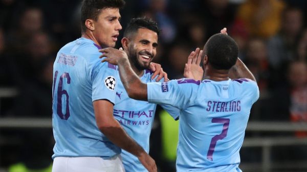 محرز (وسط) يحتفل بهدفه مع ستيرلينغ ورودري