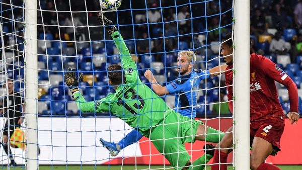 نابولي يتفوق على بطل أوروبا