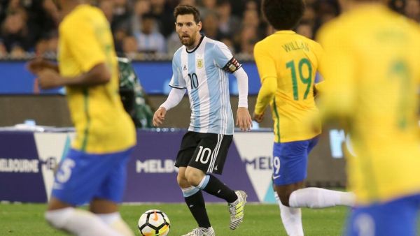 ميسي خلال مواجهة الأرجنتين والبرازيل