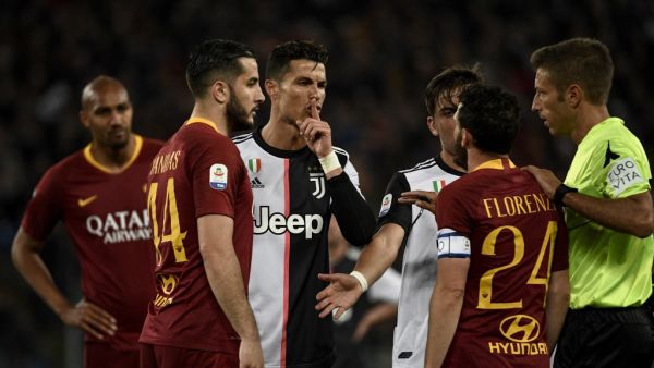 جانب من المشادة بين النجمين